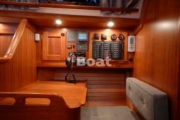 CR Yachts 370