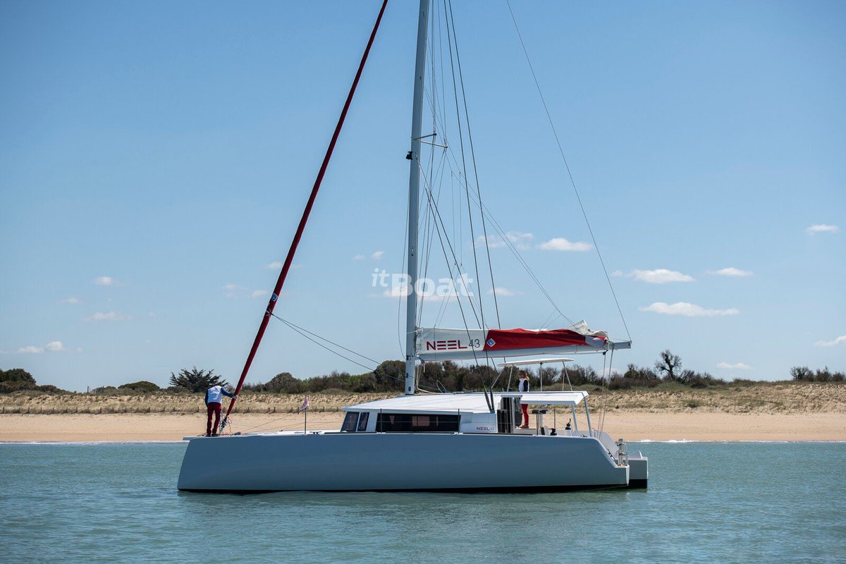 Neel Trimarans 43