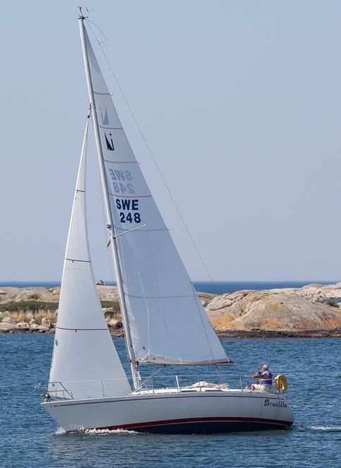 Nova 33 (Albin)